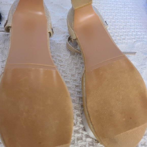 Girl's shoes sz 1 - Picture 2 of 3